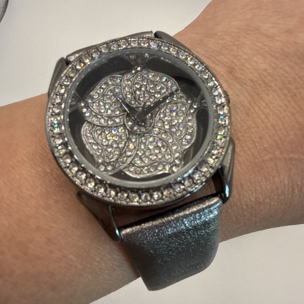 Women Victoria Wieck Swarovski Rose Quartz Analog 37mm New Battery Causal Watch